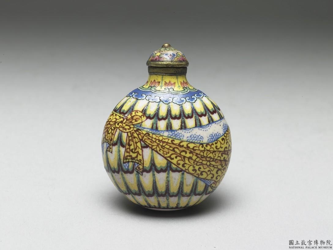 清雍正銅胎畫琺瑯包袱式孔雀尾鼻煙壺(故琺000204)|文化資產複合查詢