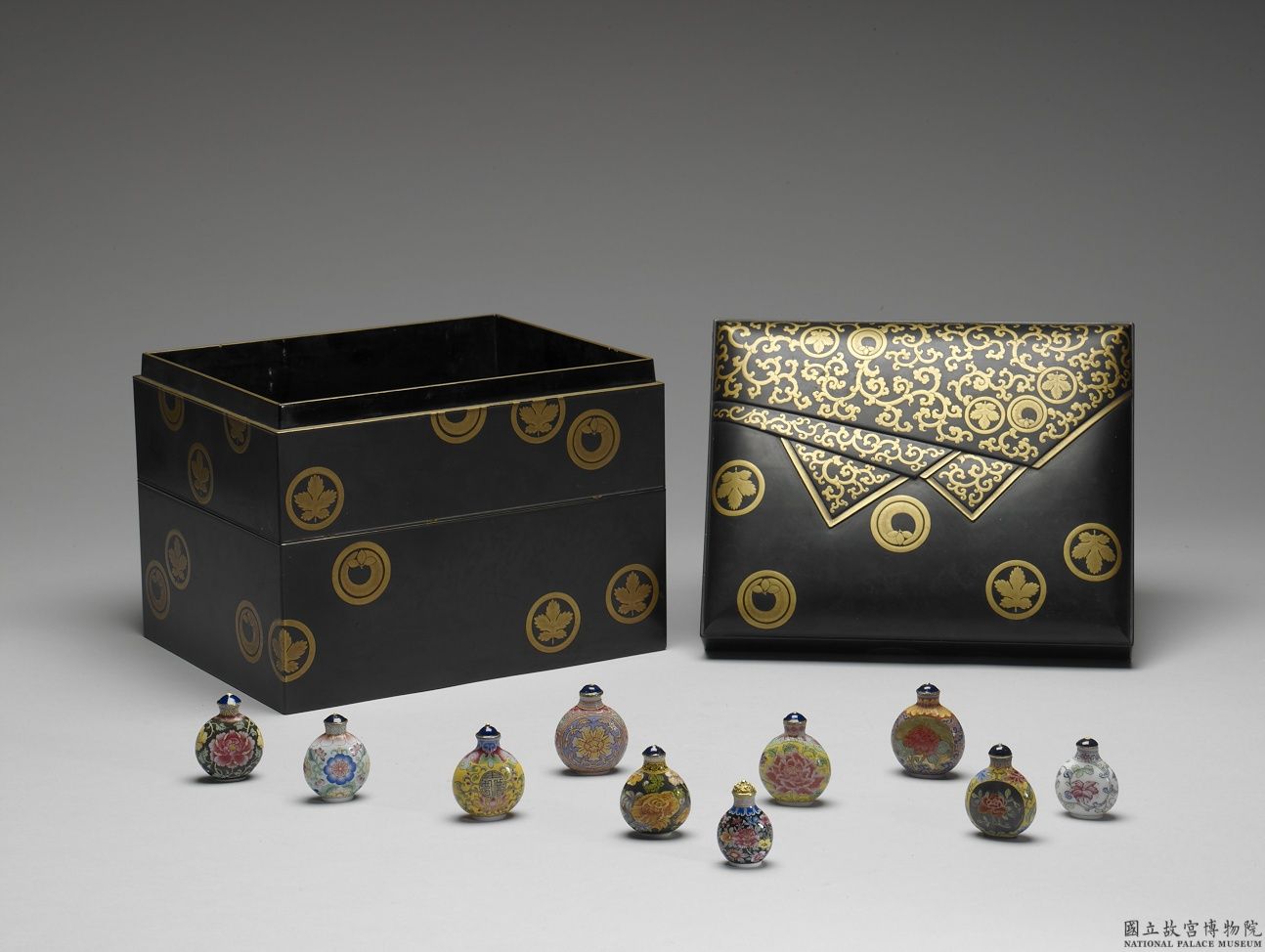 清乾隆玻璃胎畫琺瑯鼻煙壺四十二件(附蒔繪漆盒)|文化資產複合查詢|文化