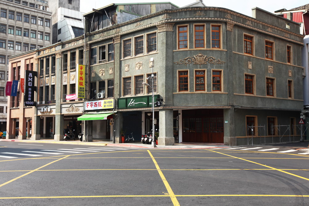 六館街尾洋式店屋（南京西路241、243、245、247、 249、251號）