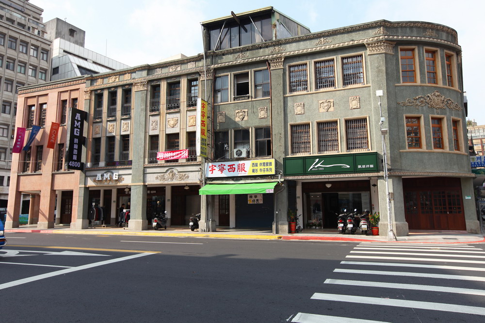 六館街尾洋式店屋（南京西路241、243、245、247、 249、251號）