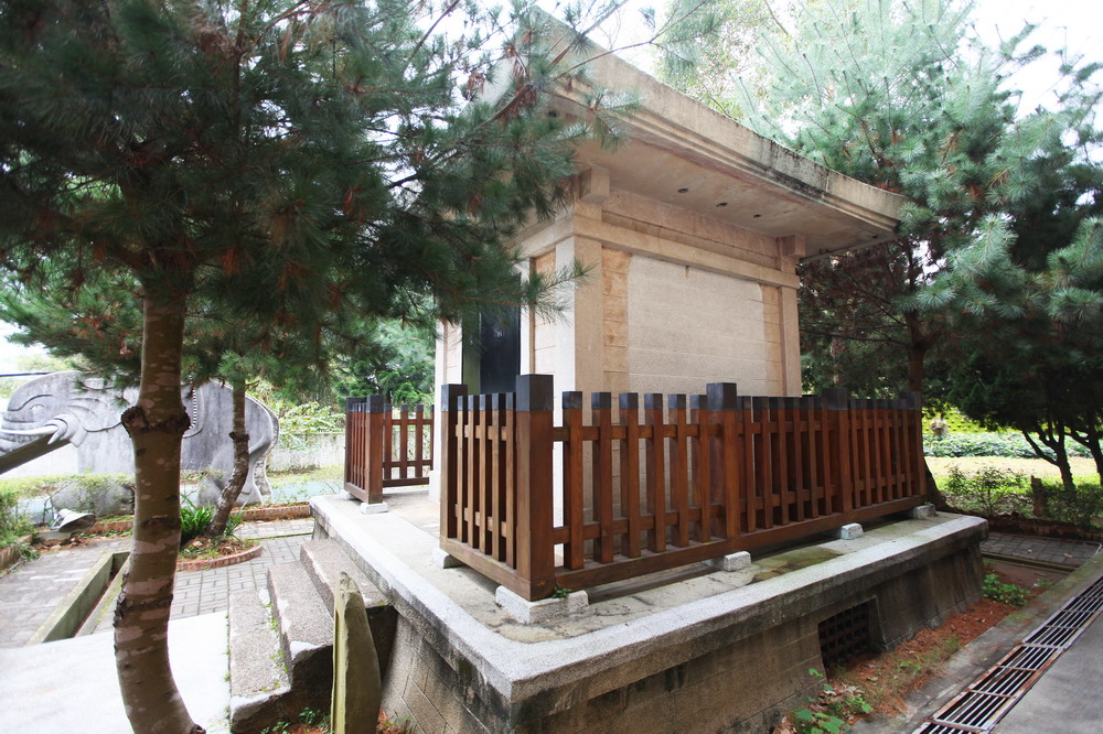 三義建中國小奉安所