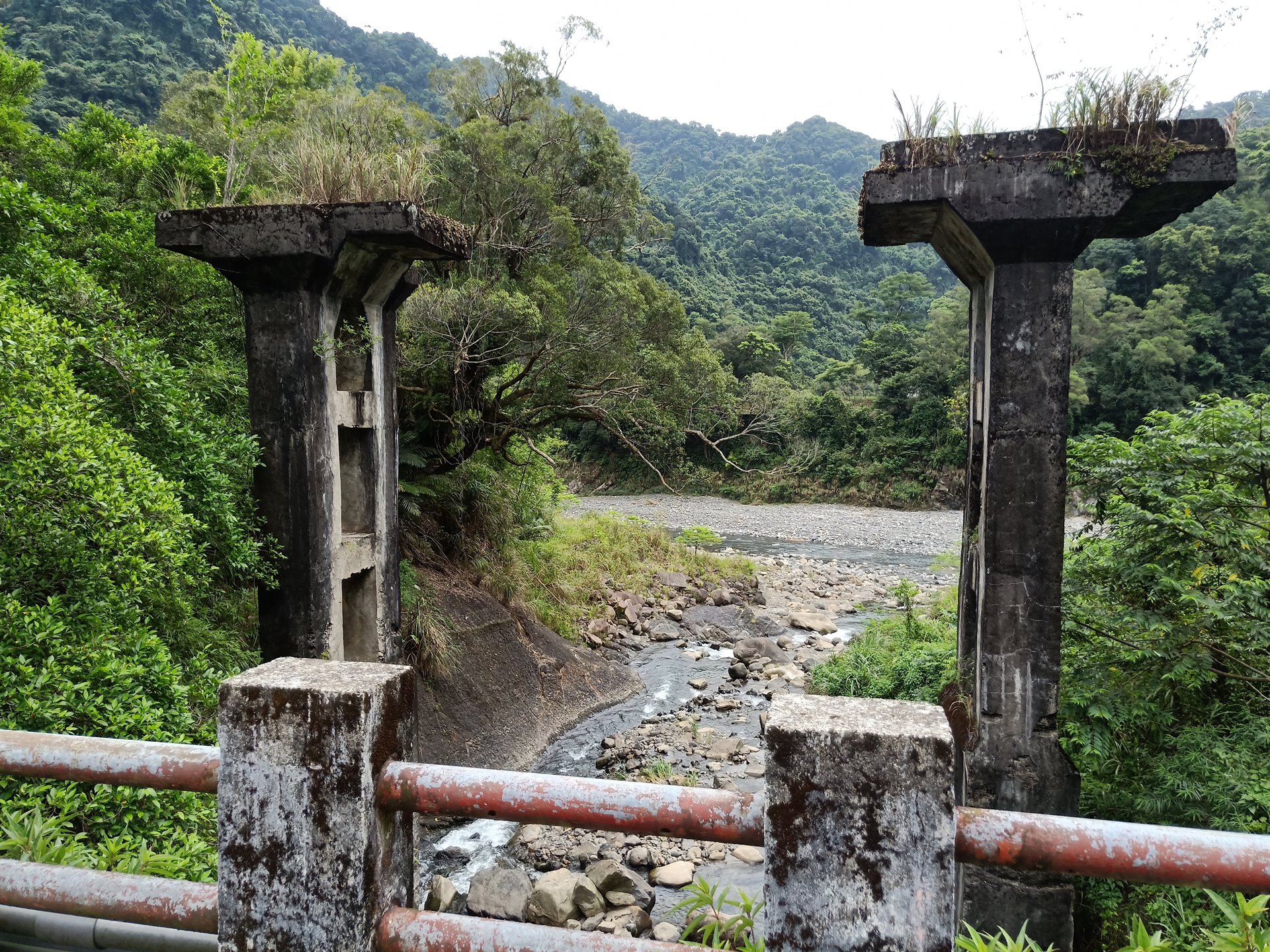 烏來加九寮臺車道橋樑遺構