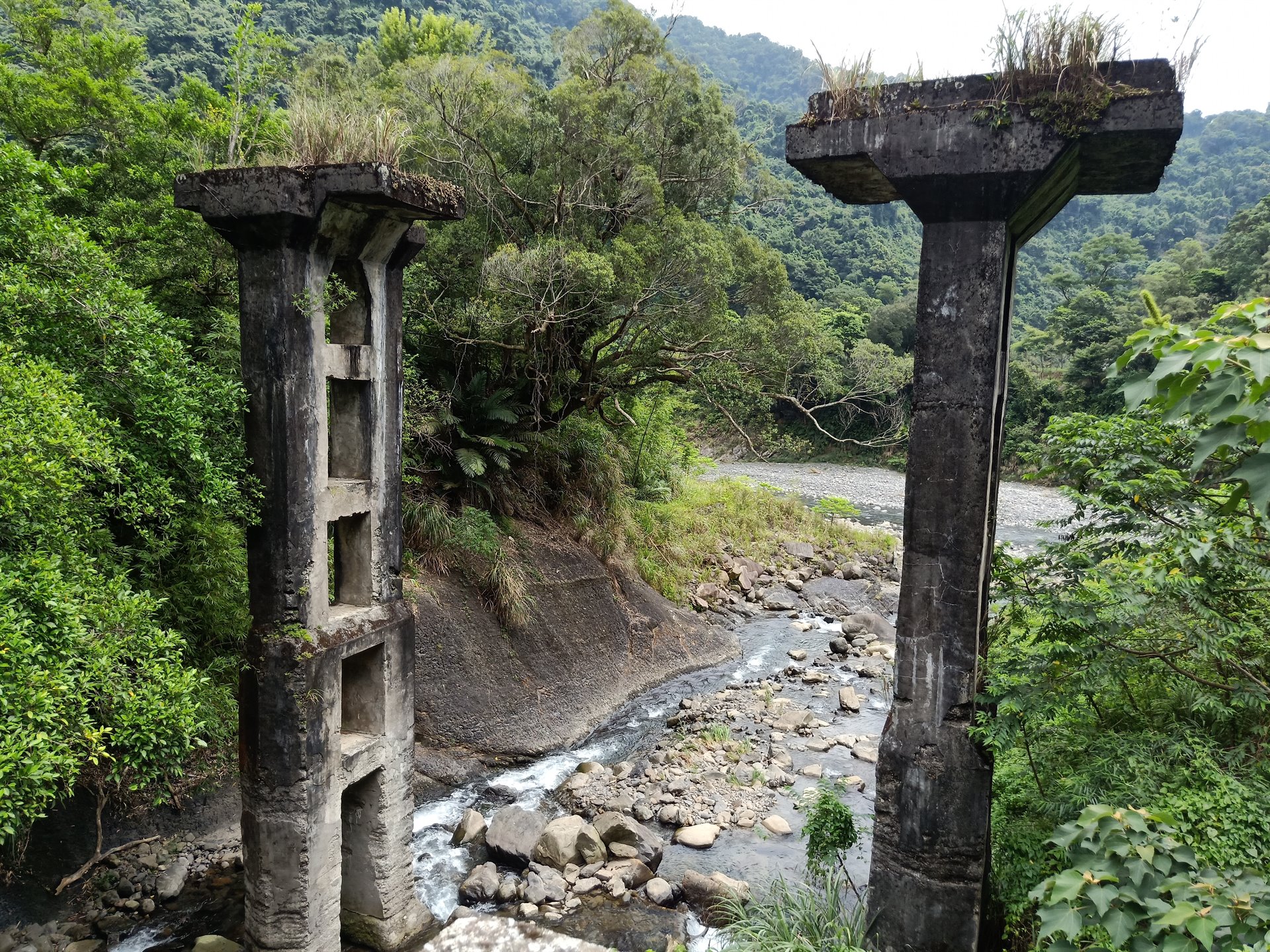 烏來加九寮臺車道橋樑遺構