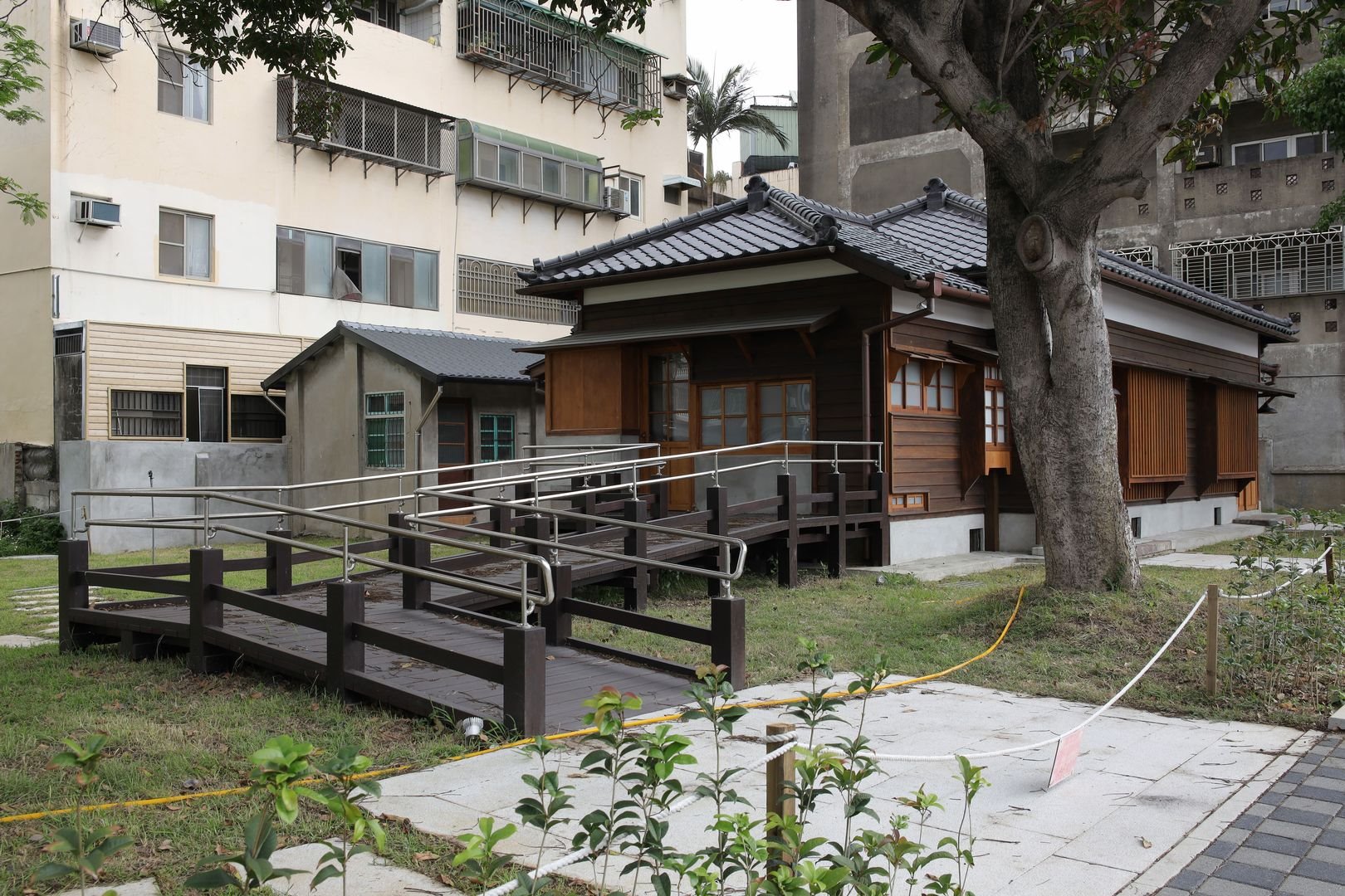 南大路警察宿舍