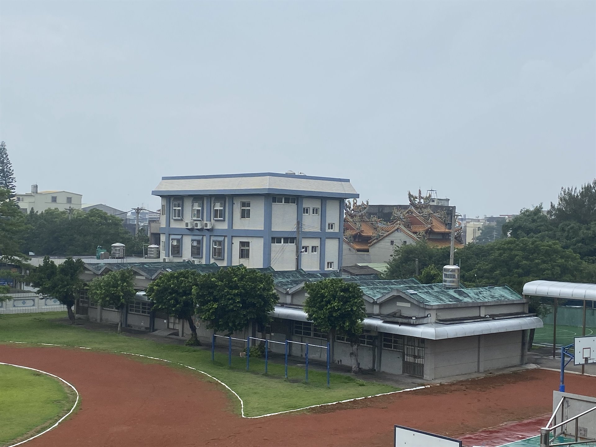 口湖國中折版校舍建築群