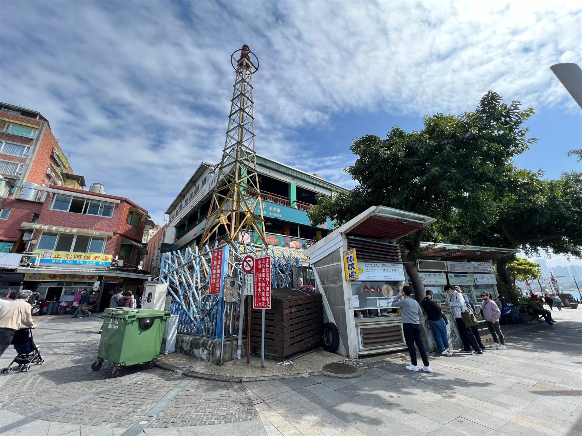淡水渡船頭燈杆