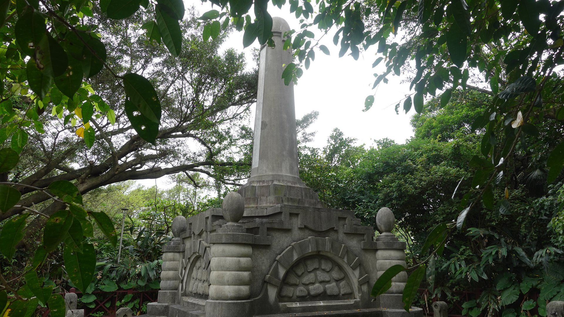 建港紀念碑（基隆築港殉職者紀念碑）