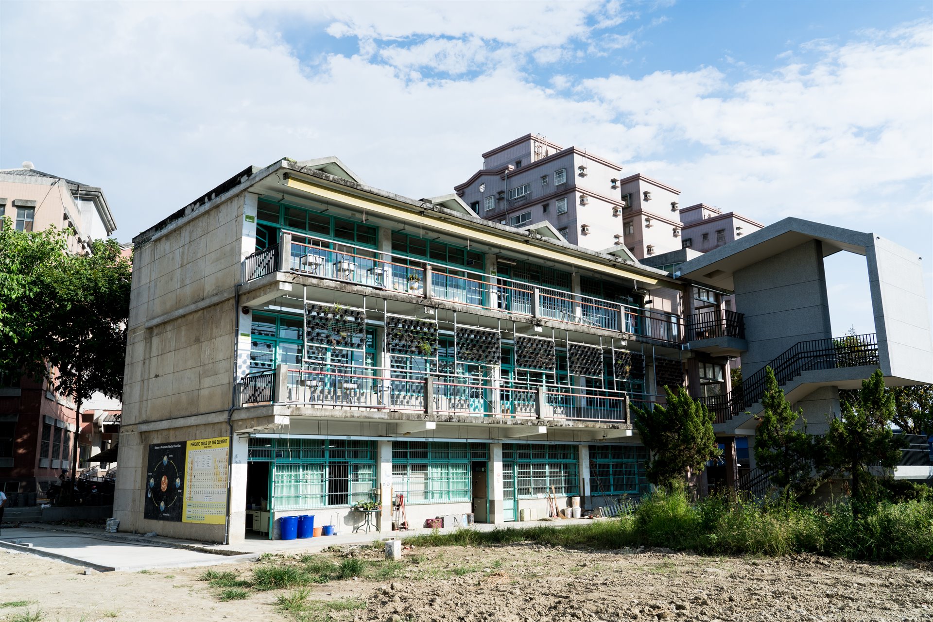 建國國中南棟折版教室（圖書館）