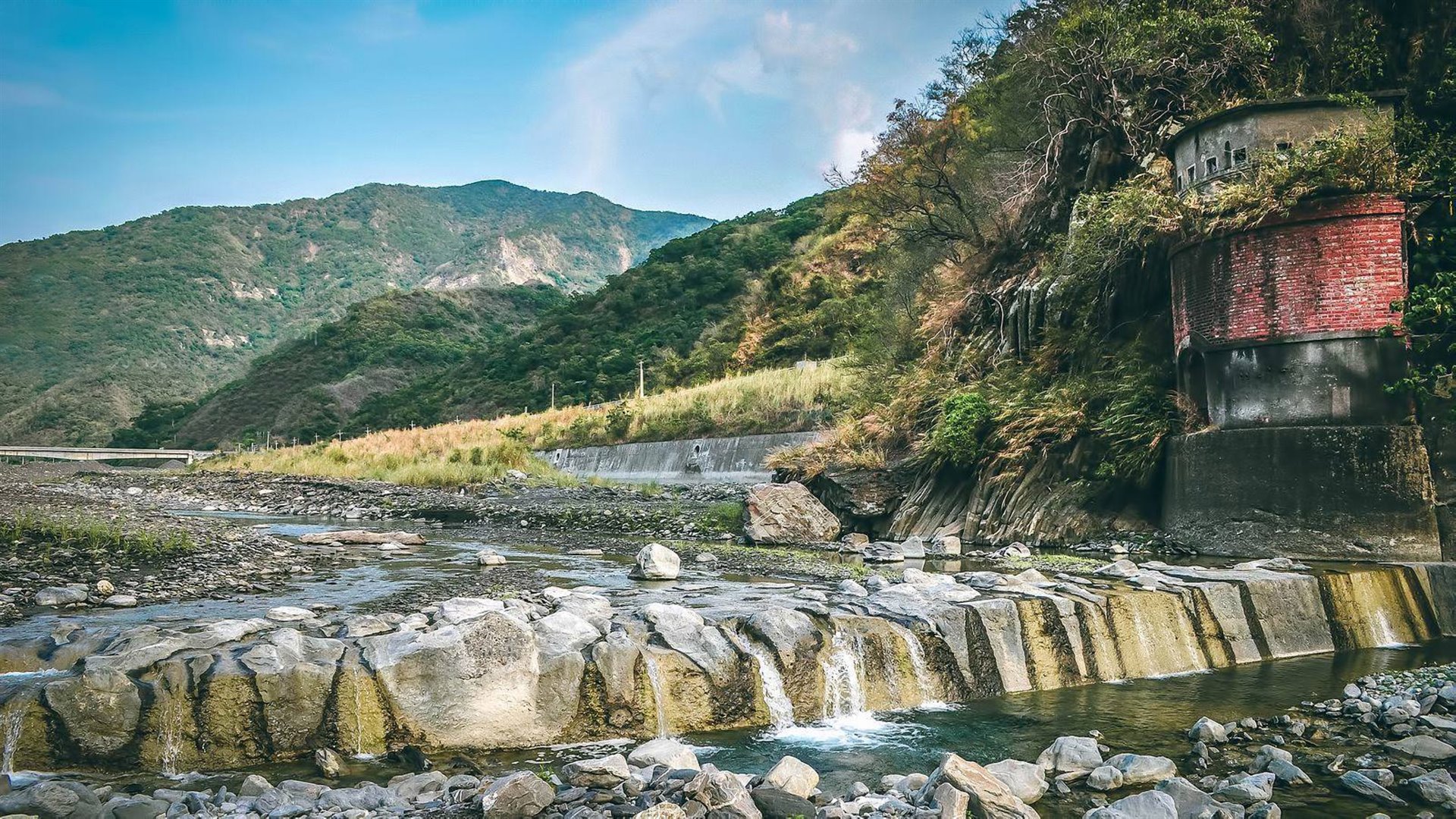 春日鄉力里溪水圳進水塔