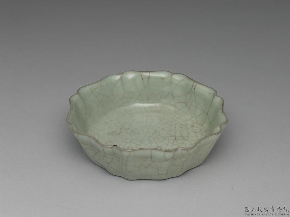 官窯青瓷葵花式洗