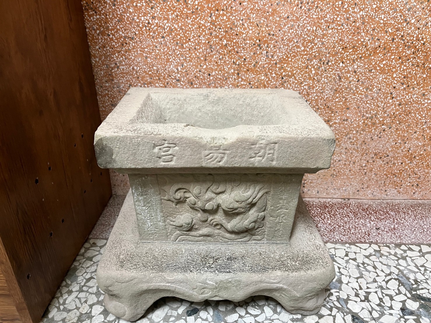 朝陽宮虎爺石雕香爐