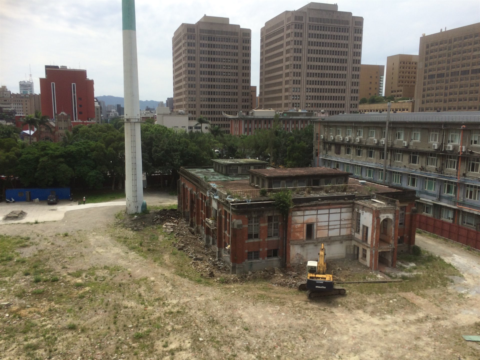 臺大醫院舊館西址鍋爐室〈含洗衣房及煙囪〉